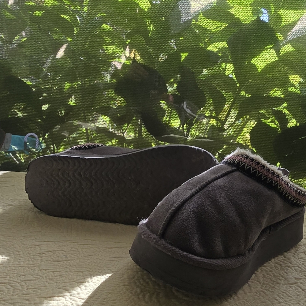 Koolaburra Women's Charcoal Slippers